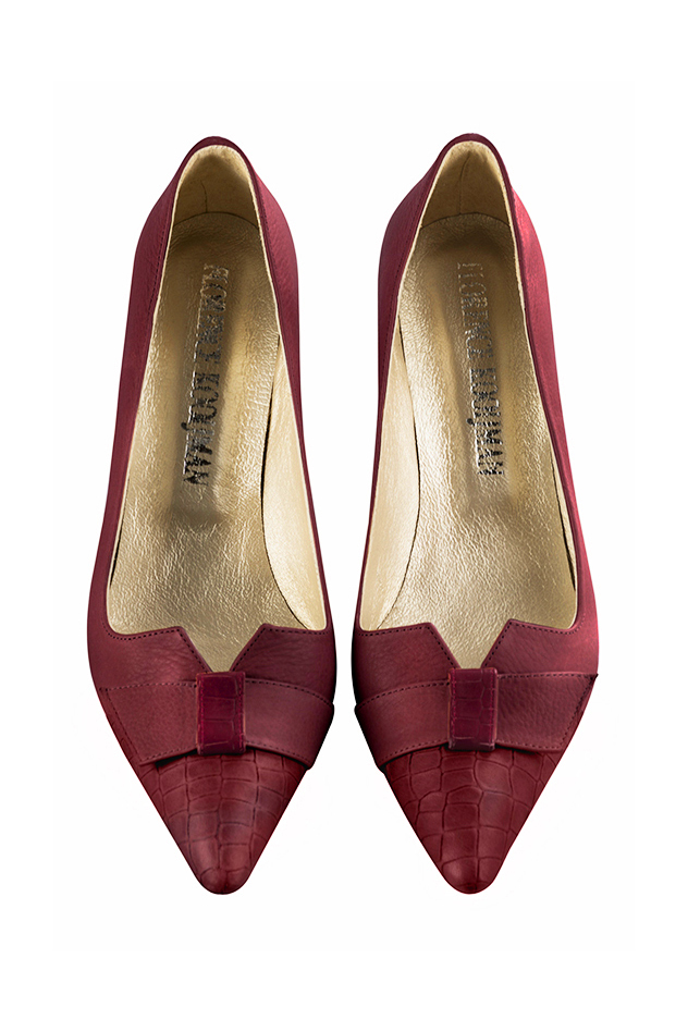 French elegance and refinement for these burgundy red dress pumps, with a knot on the front, 
                available in many subtle leather and colour combinations. Possibility to customize with your colors and materials.
With its original cutout, this pretty fitted pump
will render you great services, combining comfort and distinction. 
                Matching clutches for parties, ceremonies and weddings.   
                You can customize these shoes to perfectly match your tastes or needs, and have a unique model.  
                Choice of leathers, colours, knots and heels. 
                Wide range of materials and shades carefully chosen.  
                Rich collection of flat, low, mid and high heels.  
                Small and large shoe sizes - Florence KOOIJMAN